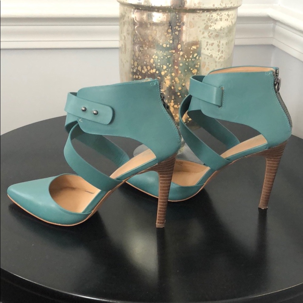 Edgy & Feminine Teal Joe’s Heels